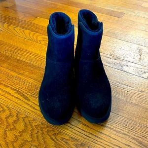 Black Kristin Ugg size 9 Boots